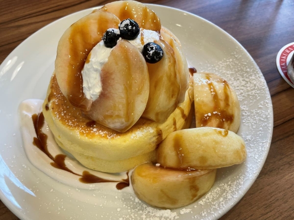 桃のリコッタパンケーキ