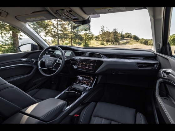Audi Q8 e-tron [2024] 006