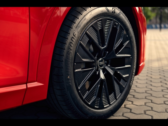 Audi Q8 e-tron 55 quattro Launch Edition [2024] 004