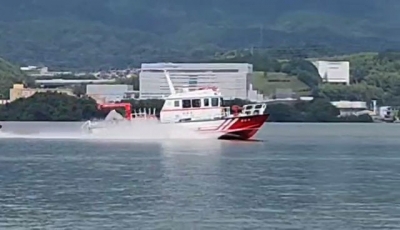 琵琶湖南湖カネカ沖を北上する消防艇