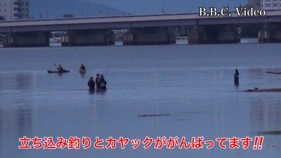 真野浜から眺めた琵琶湖北湖!! 立ち込み釣りとカヤックががんばってます #今日の琵琶湖（YouTube 23/09/12）