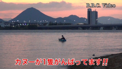月曜日の琵琶湖北湖は曇天微風のベタナギ!! カヌーが1隻がんばってます#今日の琵琶湖（YouTube 23/10/16）