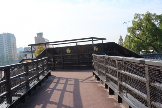 岡崎城前の歩道橋