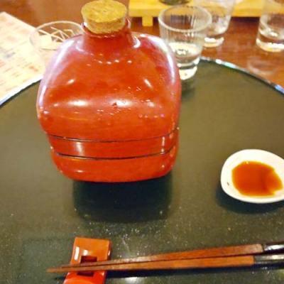 日本酒Ber香林の十割手打ちそばの入った3段重