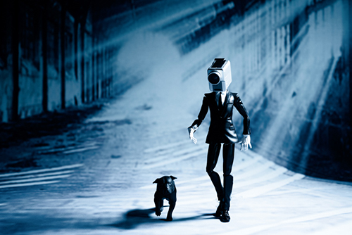 ツバキアキラが撮った、S.H.フィギュアーツ・カメラ男。犬と歩くカメラ男。