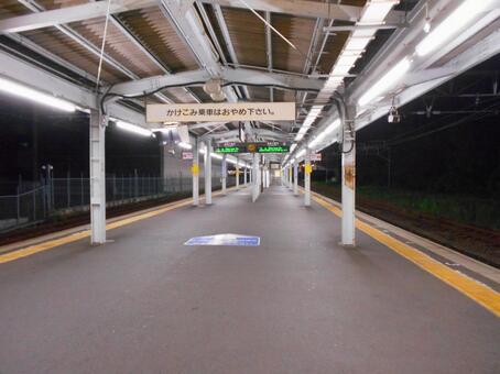 【怪現象】富山・駅構内のスピーカーから突然お経が流れる動画が拡散「怖いけどシュール」