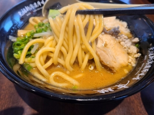 東横愛宕店　新潟濃厚味噌　麺スープ