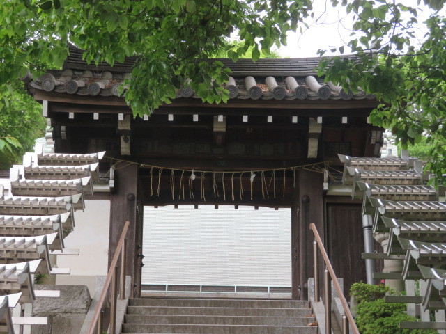 能満寺の山門４