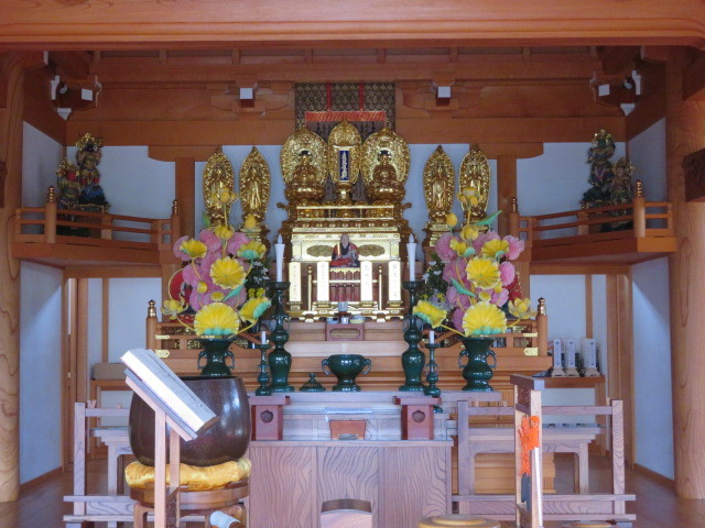 円融寺の本堂３