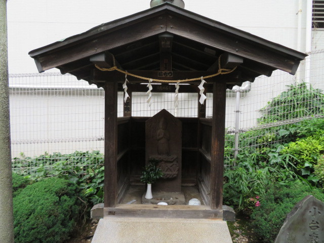 小台稲荷神社・八幡神社の参道１
