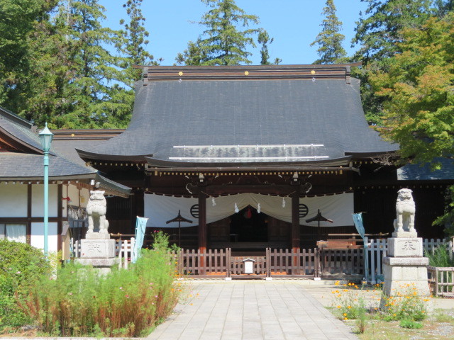 象山神社の拝殿２