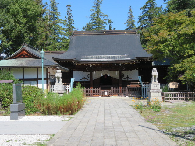 象山神社の拝殿１