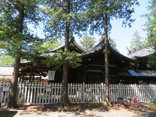 象山神社の本殿２