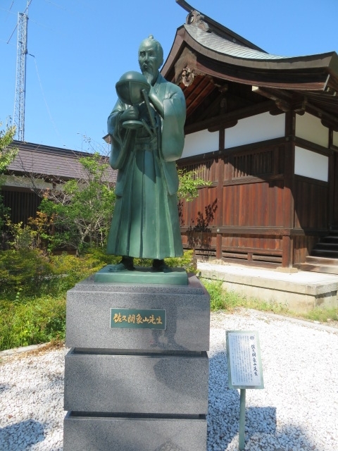 象山神社の境内１４