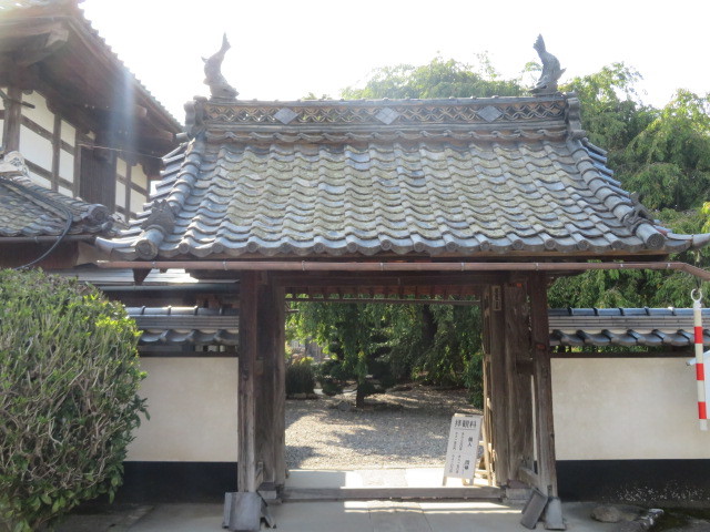 典厩寺の山門３
