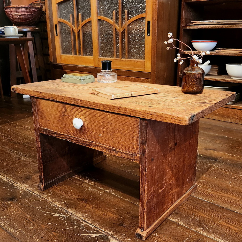 古家具 やれた味わいの小さな引出し付き文机 - [家具]テーブル・机